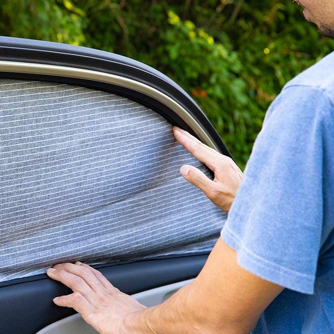 簡単！ハイクオリティーな 車中泊用シェード