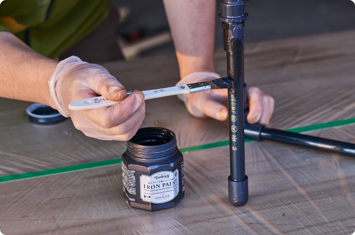 こんなふうに、焚き火をしながらトビラを開け、薪をくべることも可能です