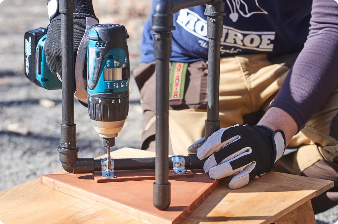 クッションを外せば、ご覧の通りサイドテーブルに早変わり