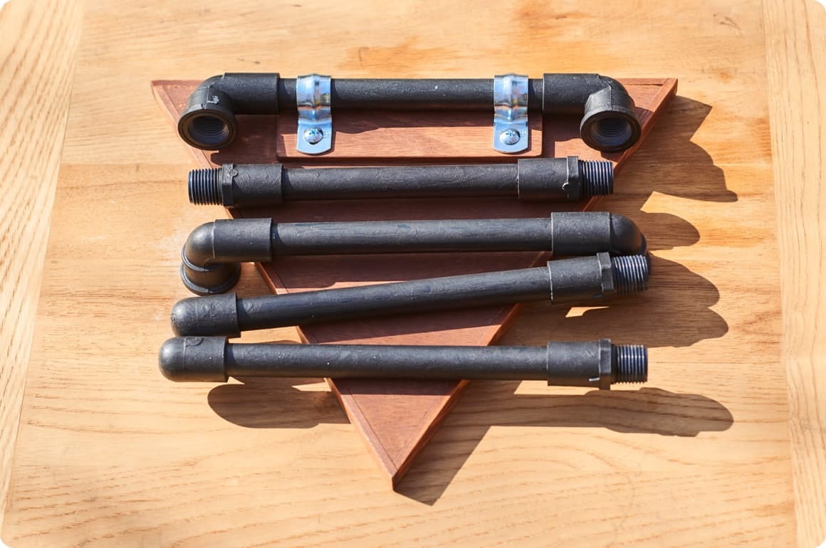 オリジナル要素をたっぷりと詰め込んだボックス型オットマン