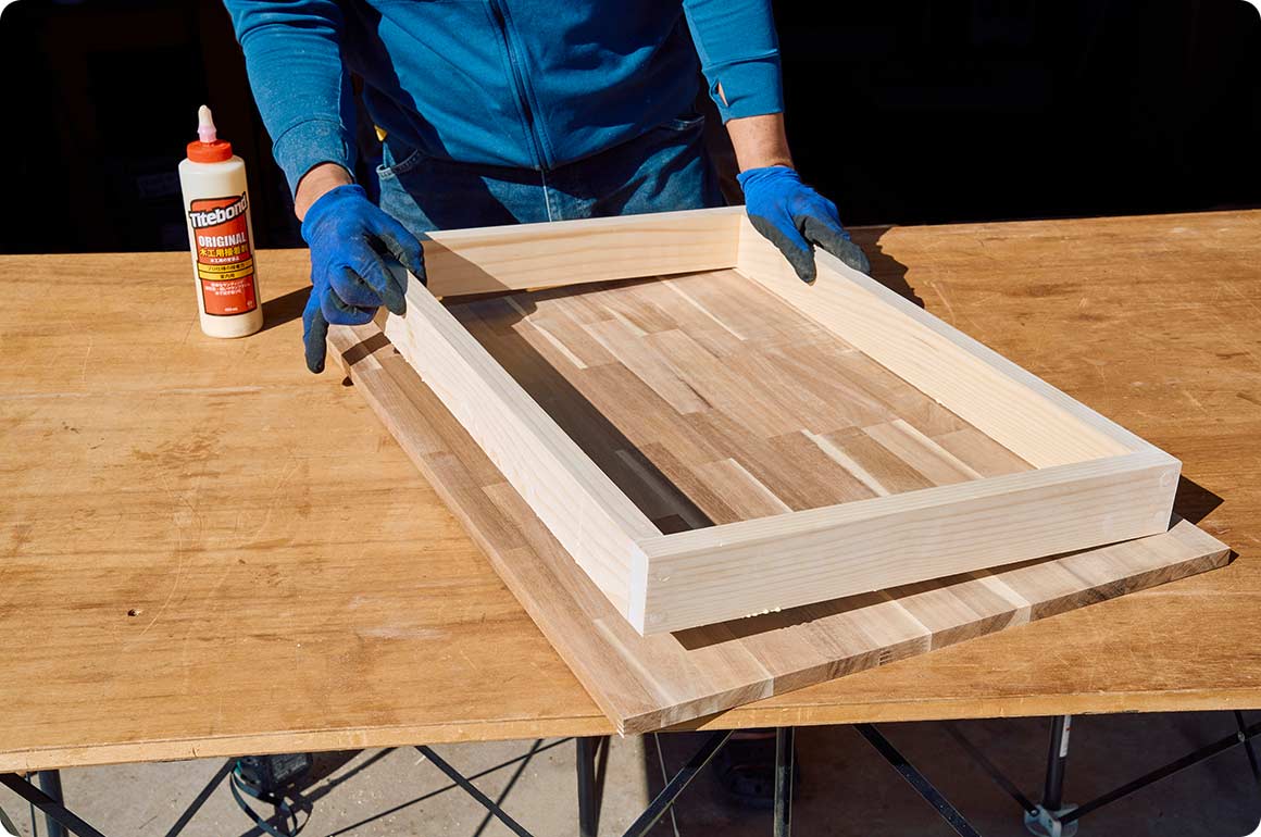 ボンドやビスでの固定がメイン