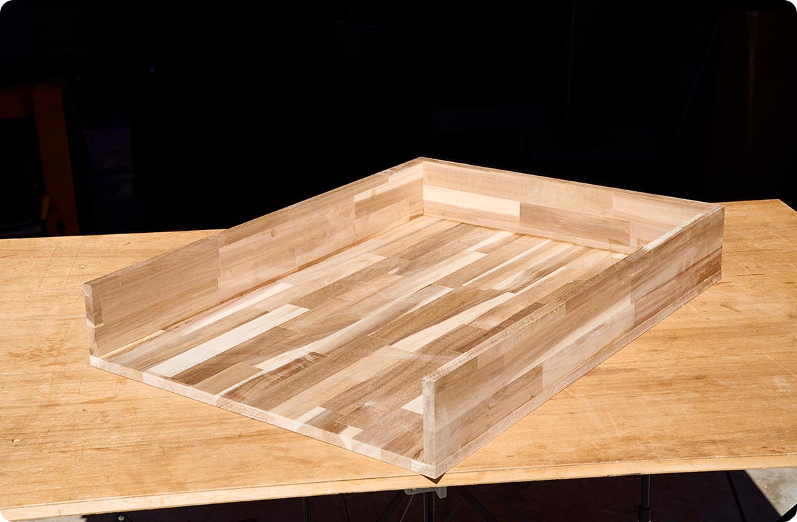 スライドレール受け板A-4を、側板A-2の内側にボンドで固定する。