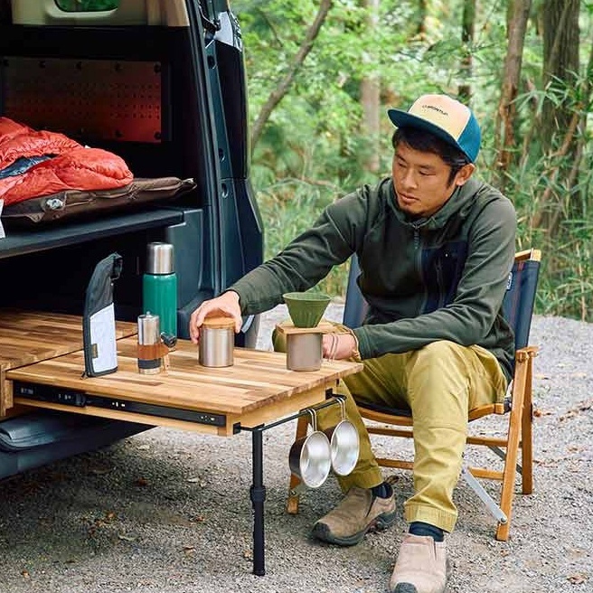 フリードの荷室にピッタリ収まる スライド式テーブル