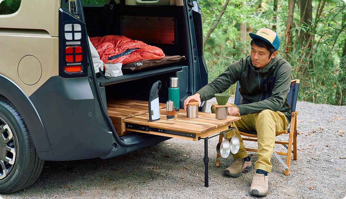 スライド式の木製テーブル