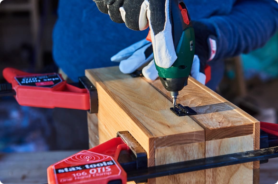 丸棒は、他より濃い色の木材を使うとちょっとしたアクセントに