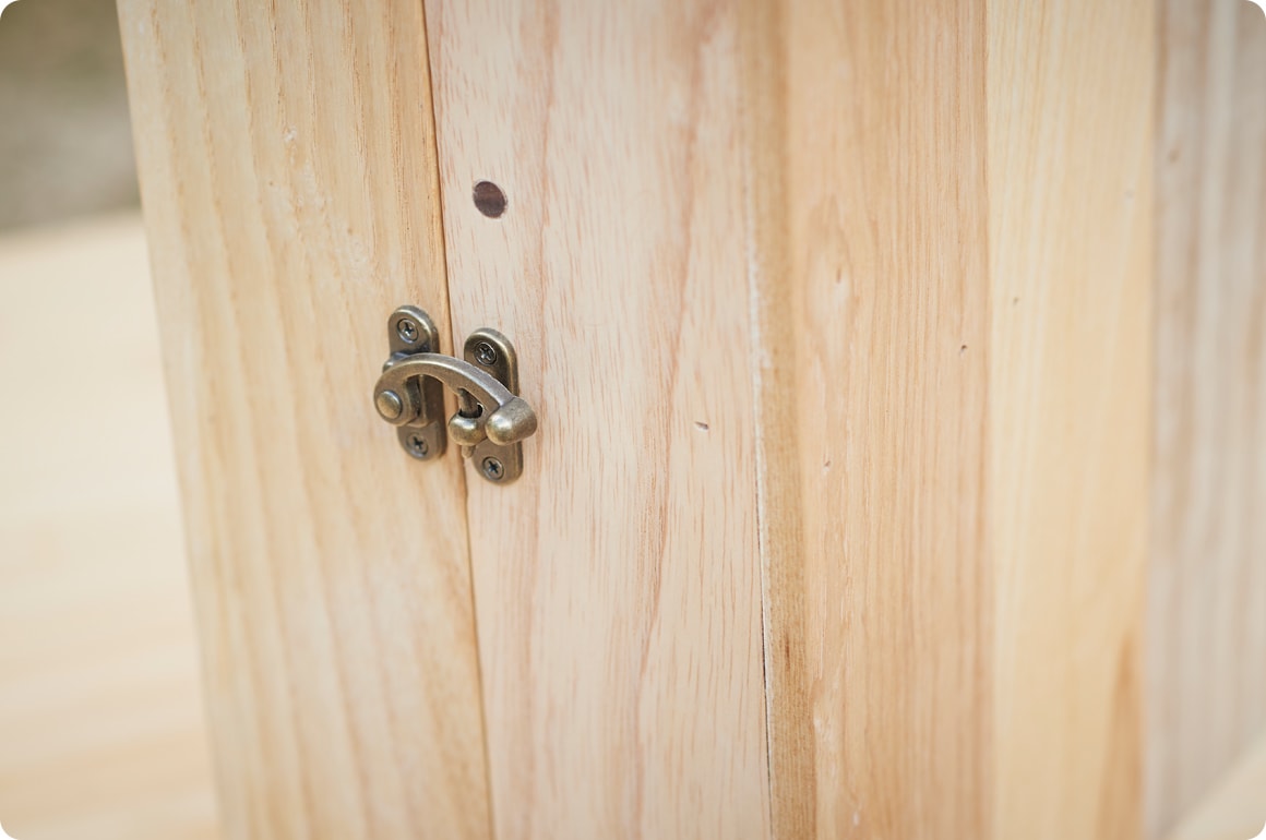 金具はシンプルながら存在感のあるアンティーク調をチョイスしました