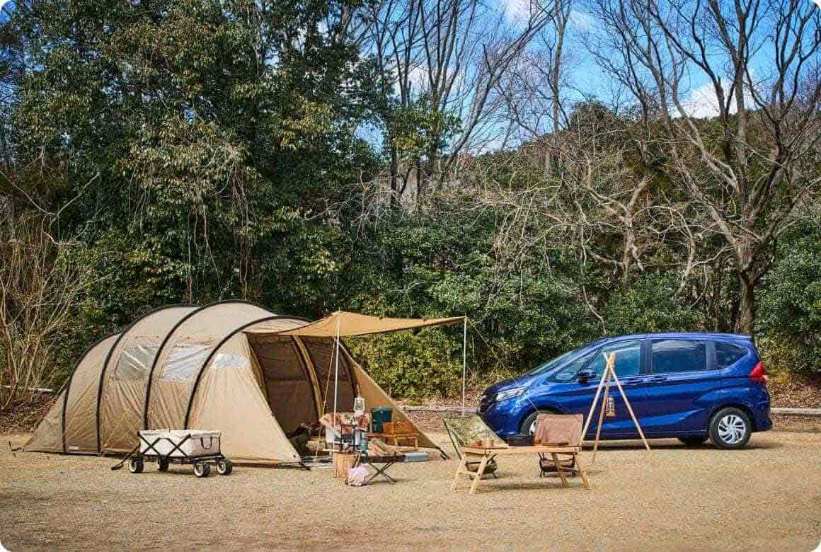 できあがったオリジナルのウッドテーブルで、キャンプサイトの雰囲気が格段にアップ