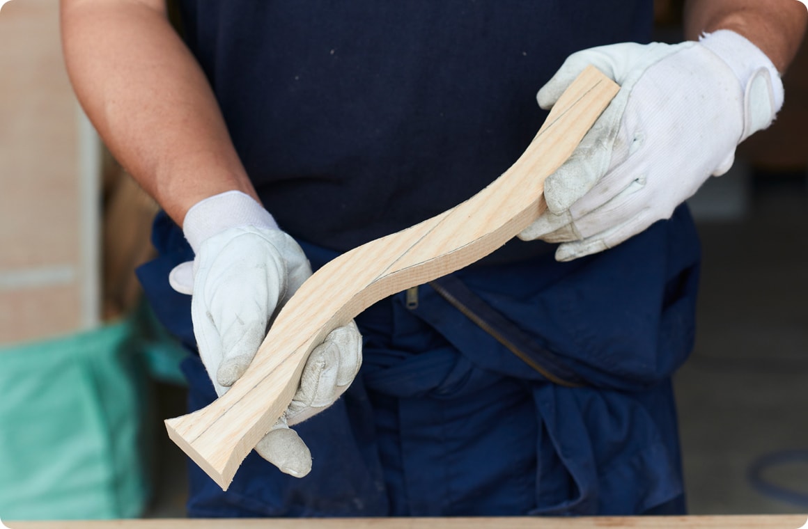 ※曲線を緩くしたい場合、または直線にカットしたい場合は普通のノコギリで可