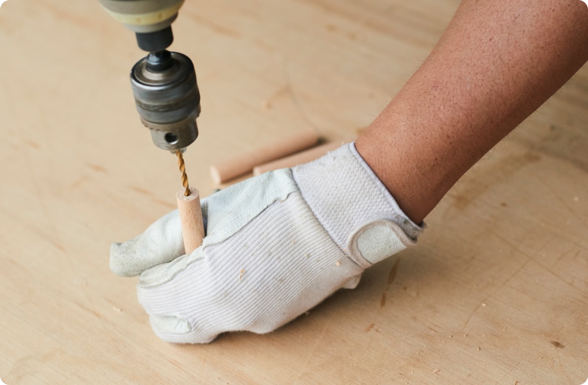 BとCの枝にボルト用の下穴を開ける（深さは約12mmに）