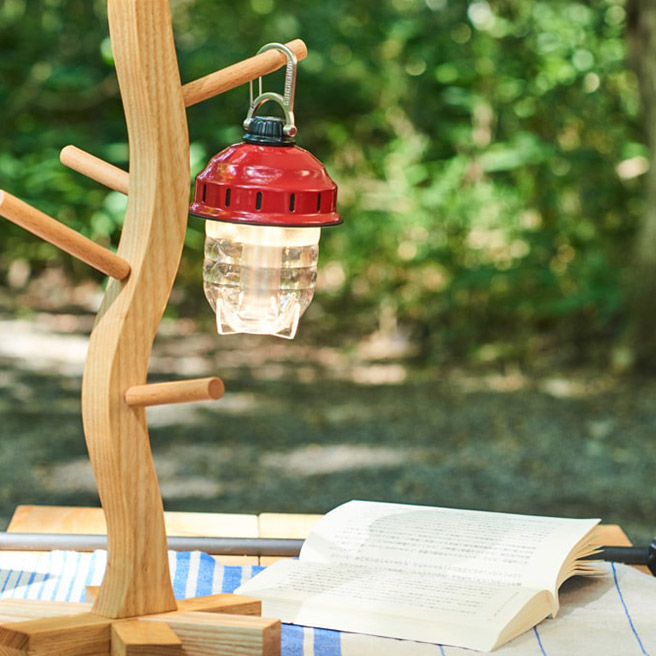 オシャレで実用的な木製テーブルトップハンガー