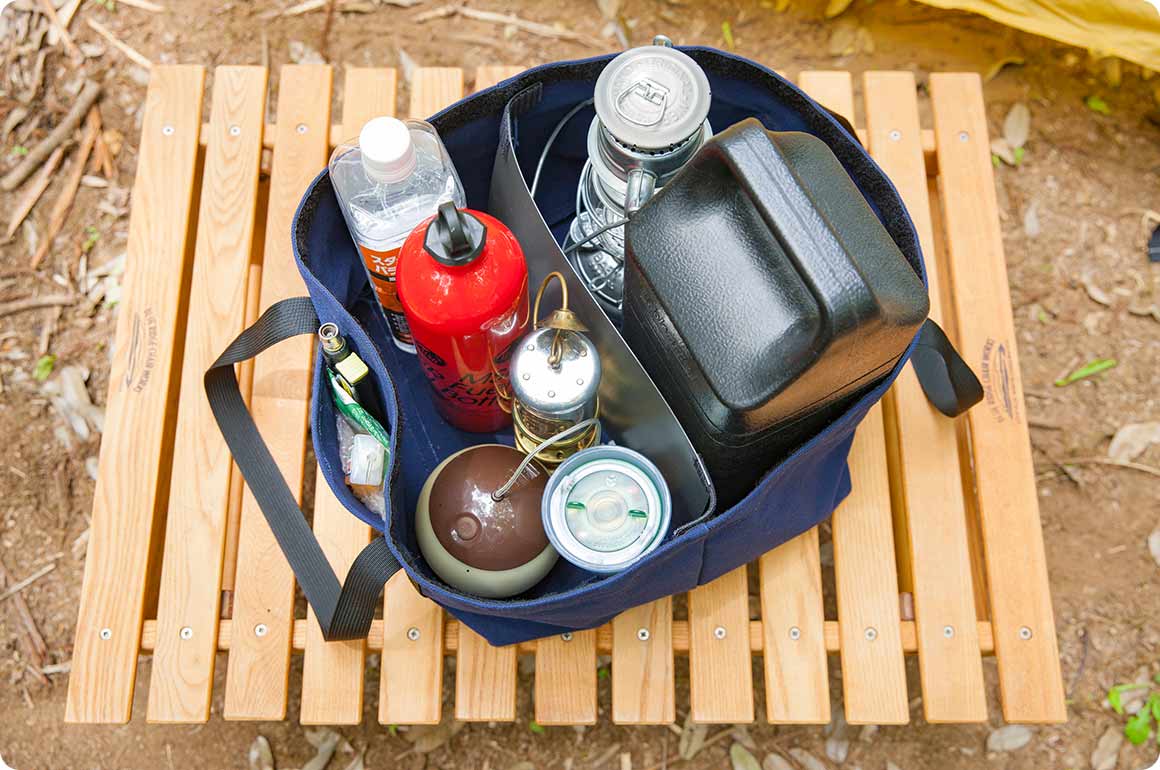 今度は仕切り板1枚の場合の例。燃料やランタンでまとめてみました