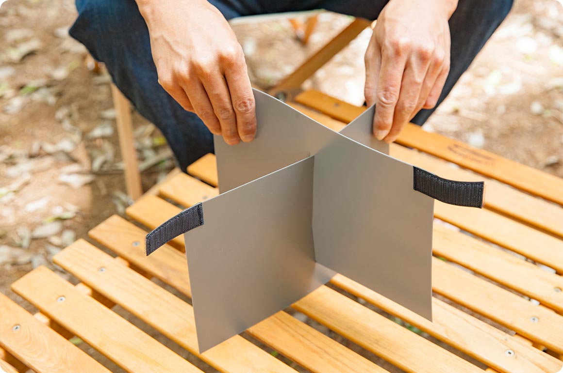 切った部分同士をかみ合わせると、4分割の仕切り板になりました