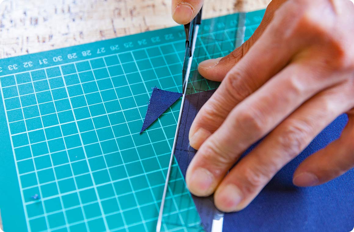 表面、裏面が同じ形になるように、お好みで角をカット