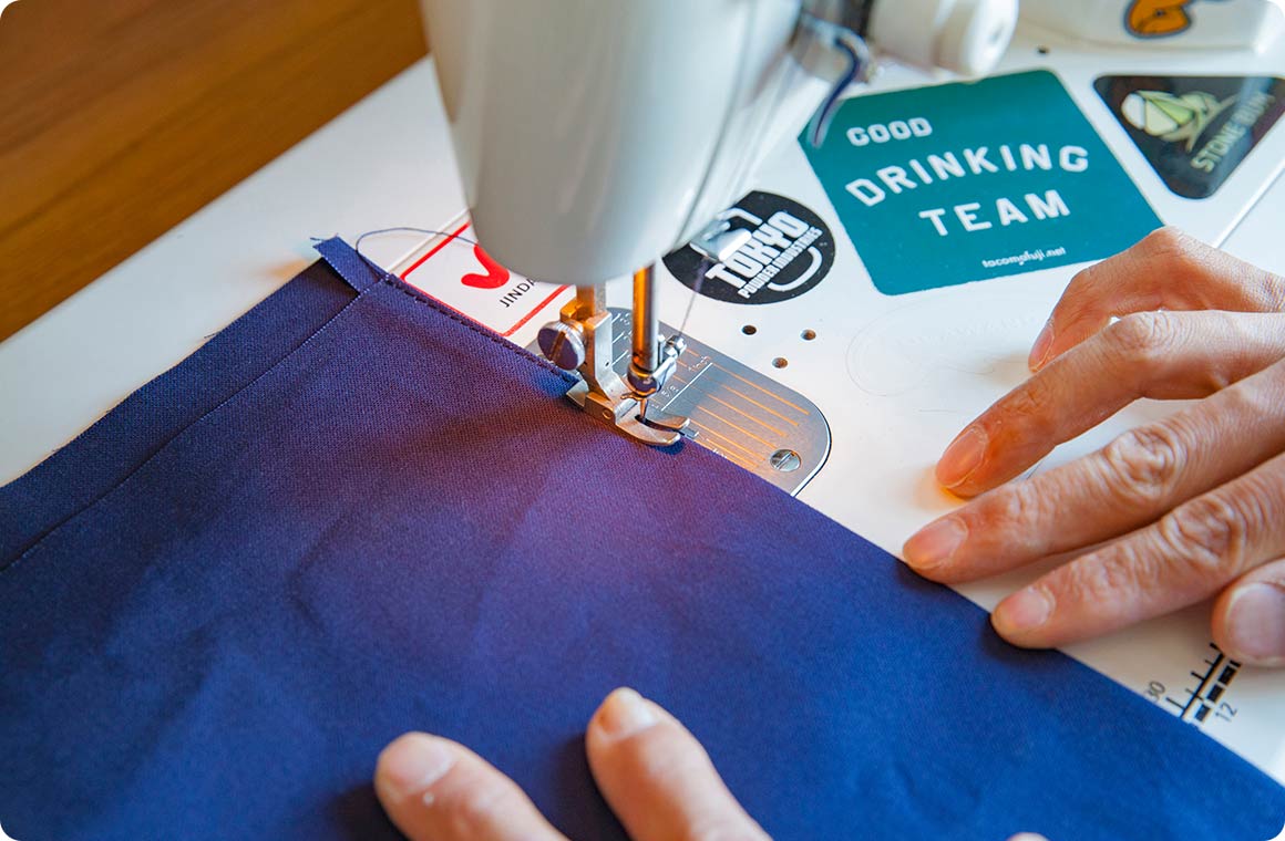 3辺を縫い合わせる