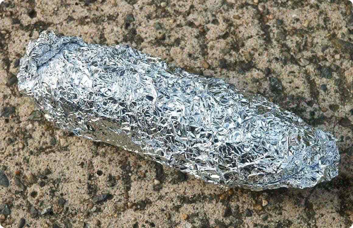 アルミホイルで巻いたいも