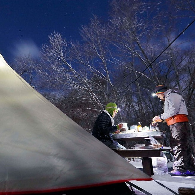 ちょっとした工夫で冬が快適に！冬キャンプを快適に過ごす重ね着術