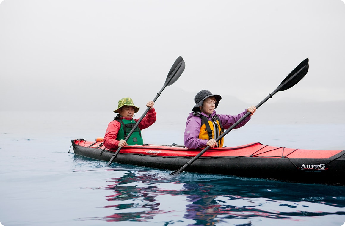 猫背にならないよう背筋を伸ばして