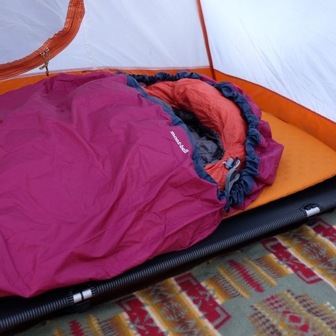 地面の冷えを解消するのが快眠のポイント！真冬のキャンプで暖かく眠るには？