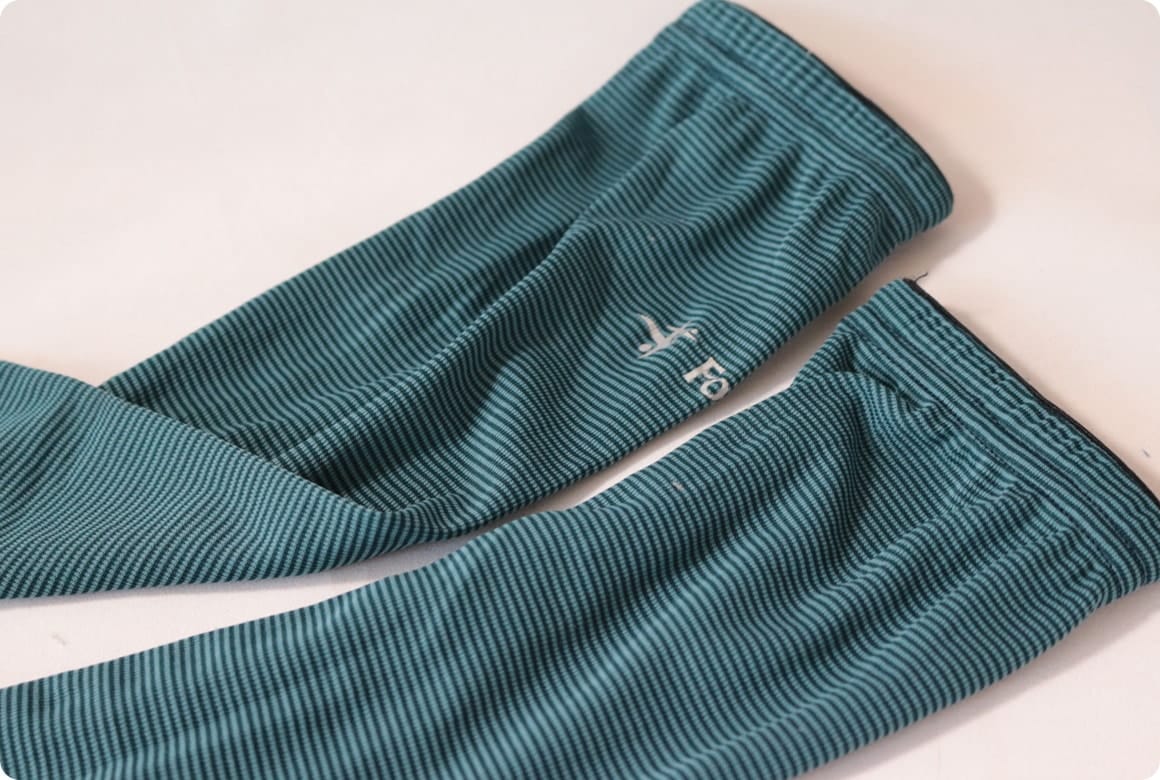 虫除け効果のあるアームカバーやタイツ