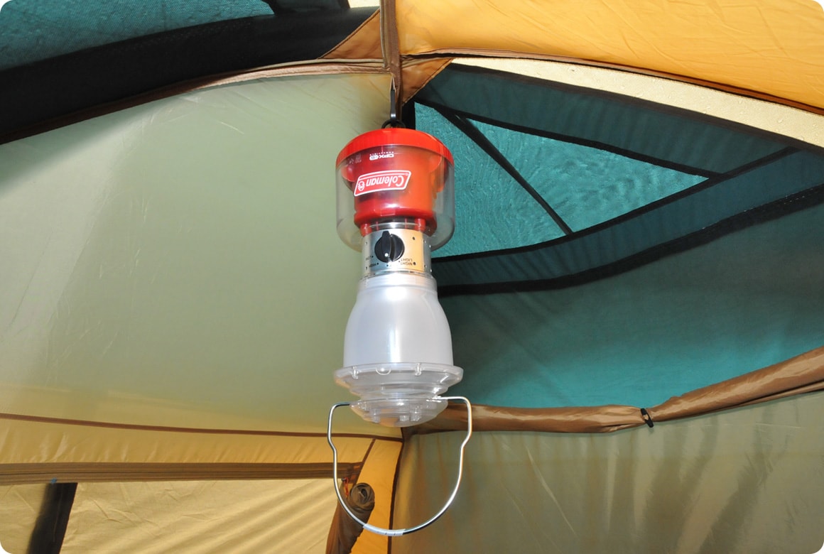 天井付近のベンチレーターは熱気を排出