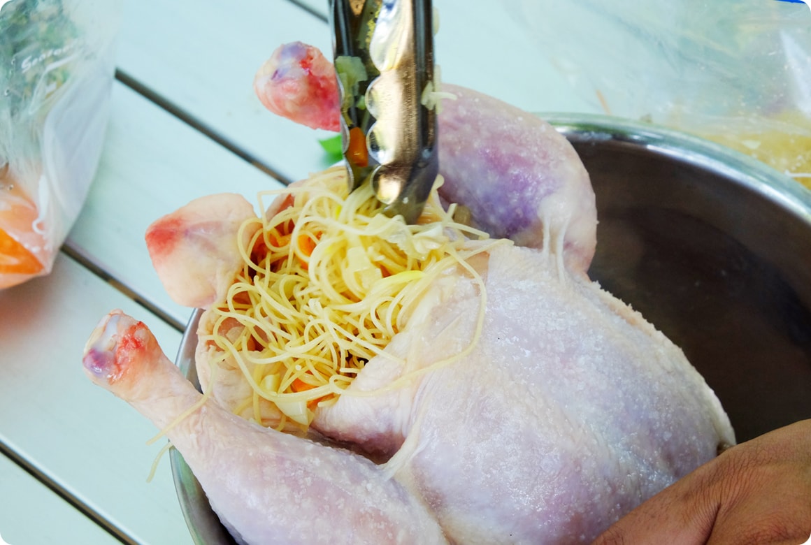 おなかに詰め物を入れる