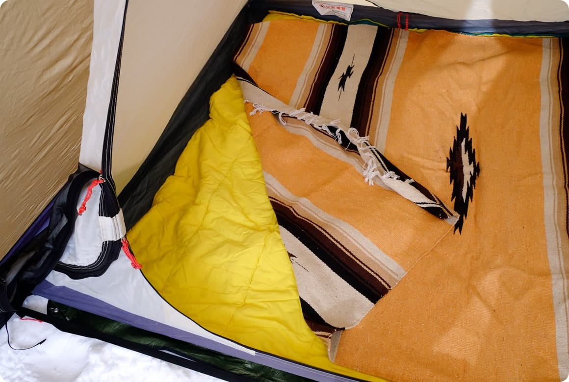 ブランケットを敷いてクッション性と保温性をプラス