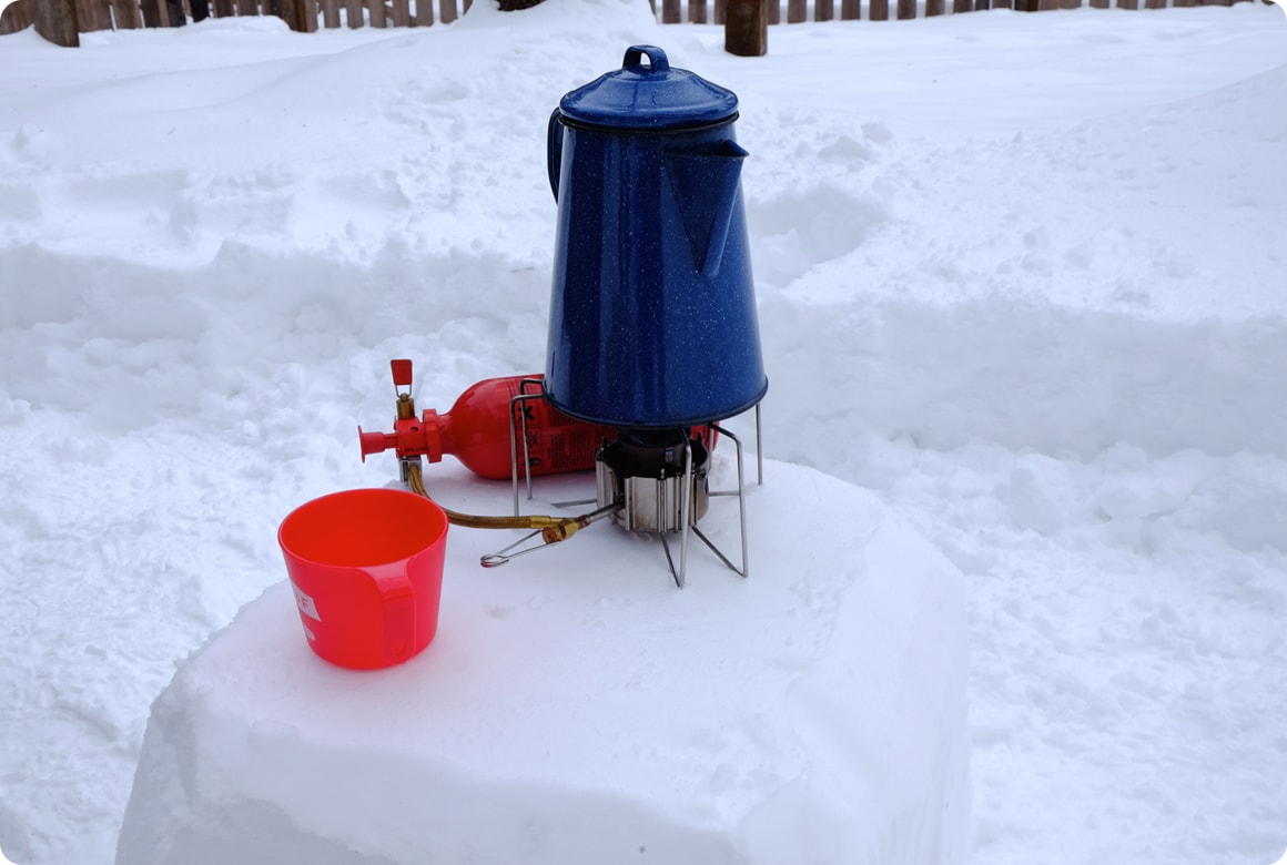 簡易的なテーブルですが、ちょっとしたものを置くなら十分