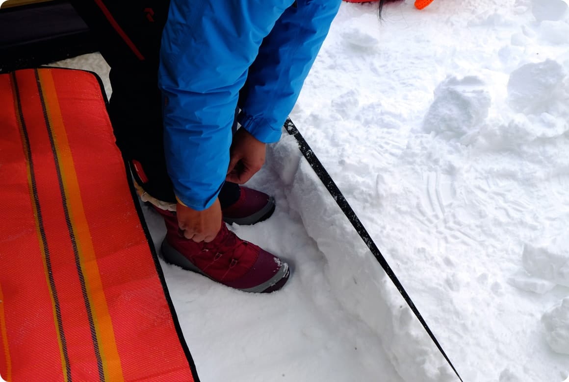 靴を脱着する場所