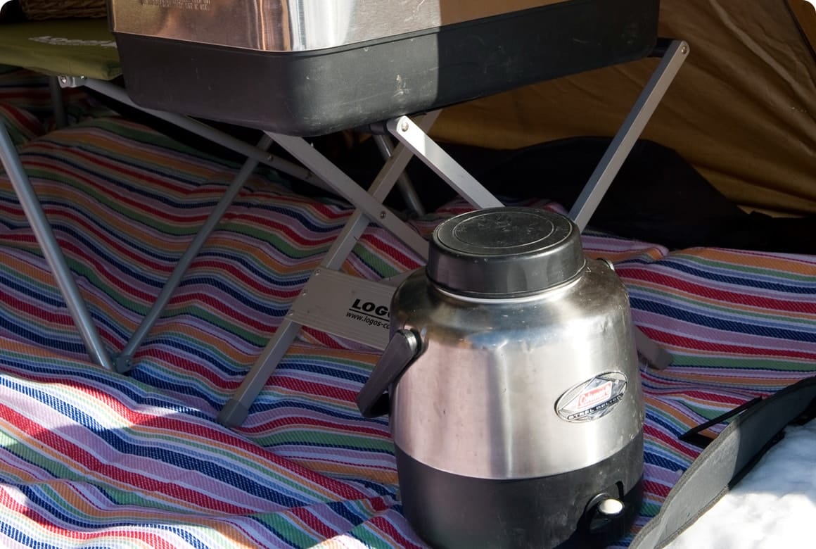 断熱効果のあるジャグに入れて、テント内に保管