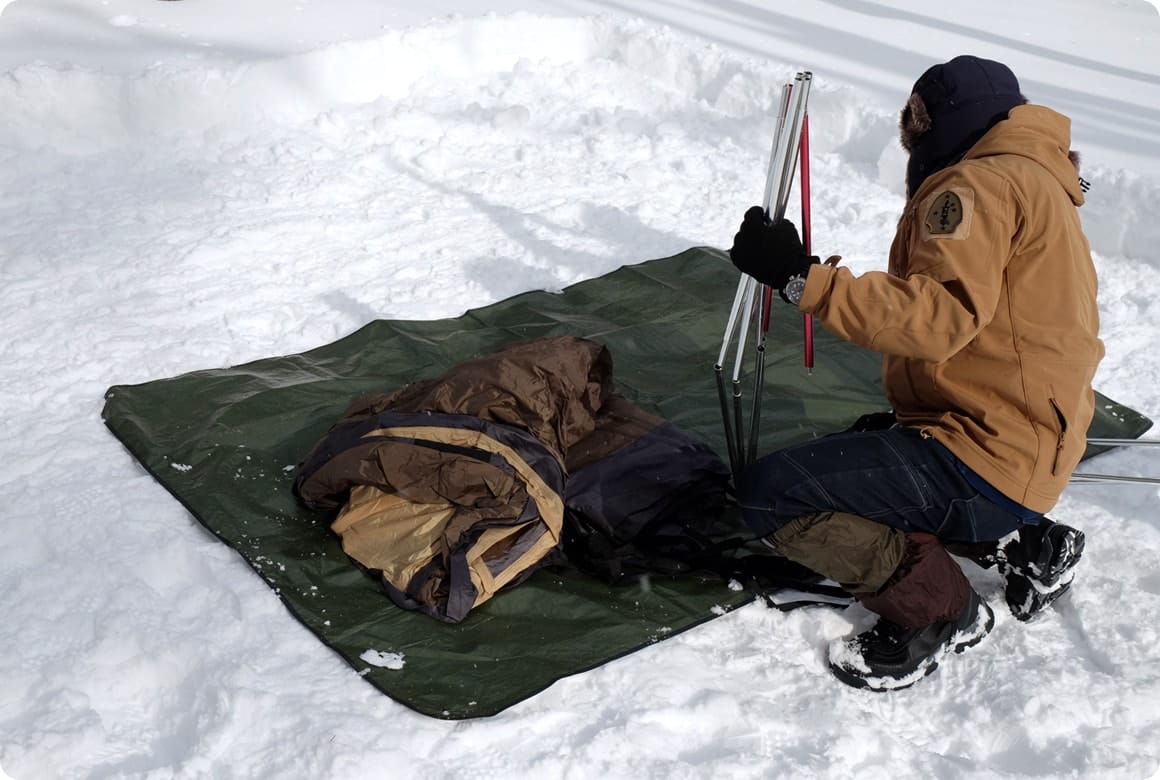 防水シートは道具のちょい置き、整理場所として使える