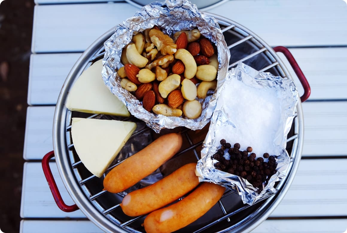 ナッツやコショウ、チーズなど