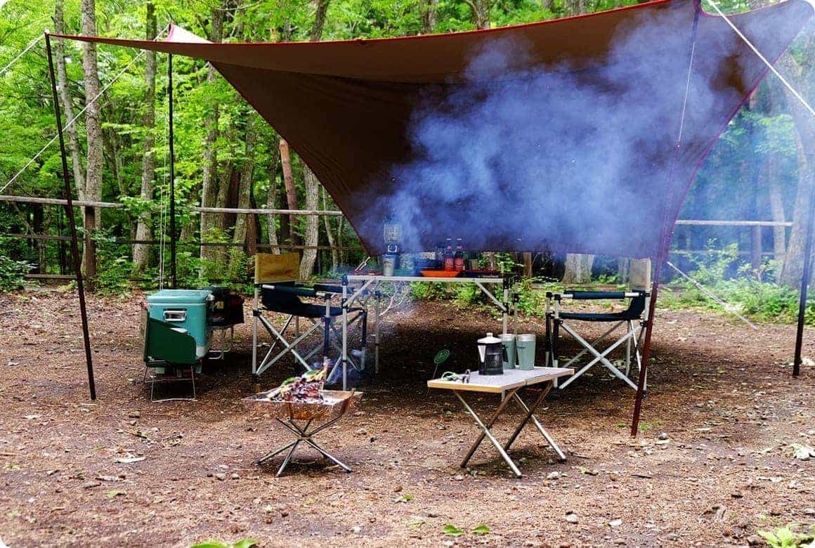 焚き火でサイト全体に煙をかける