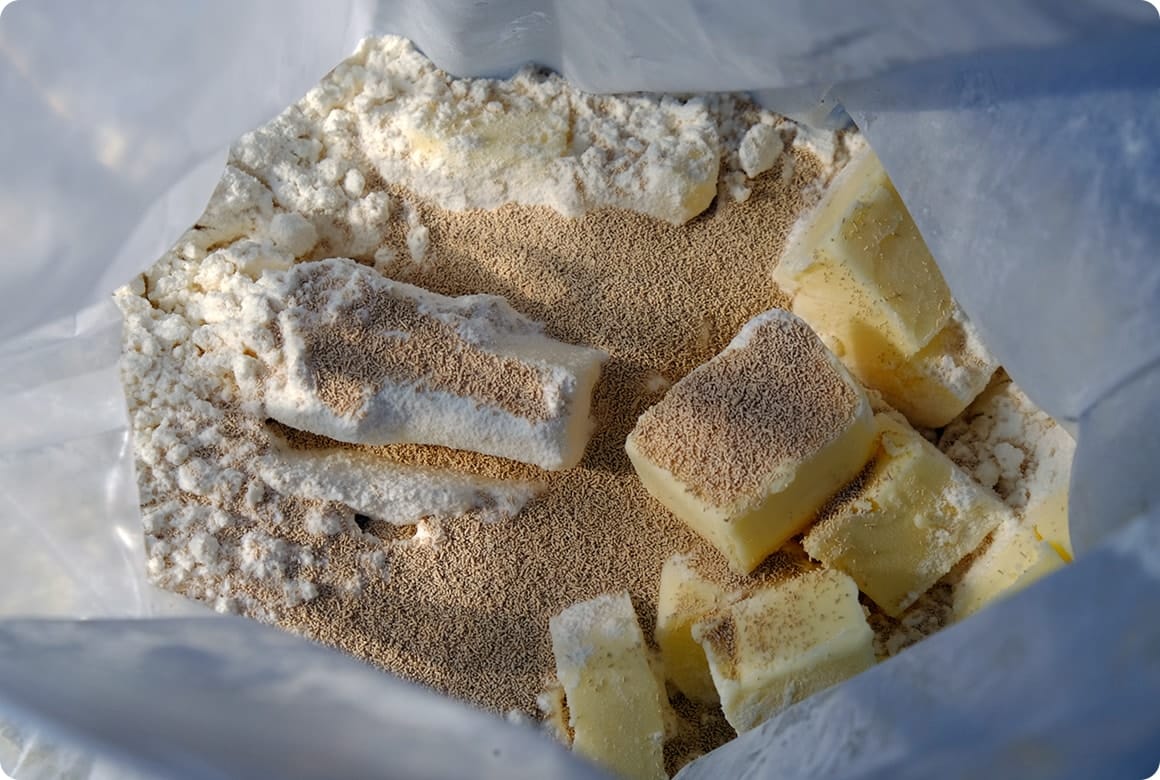 ポリ袋を使って生地作り