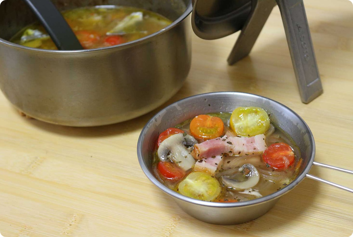 BBQのシメはアラで取った具だくさんスープ＆パスタ