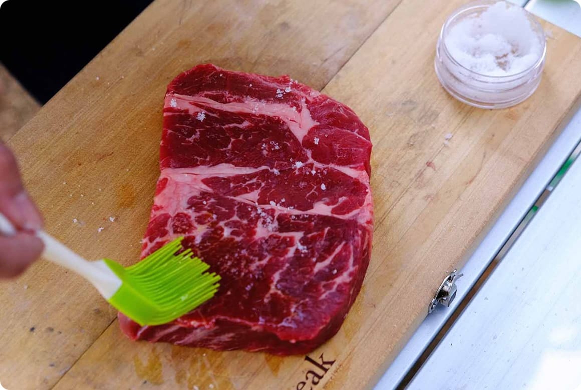 表面に薄くオリーブオイルを塗る