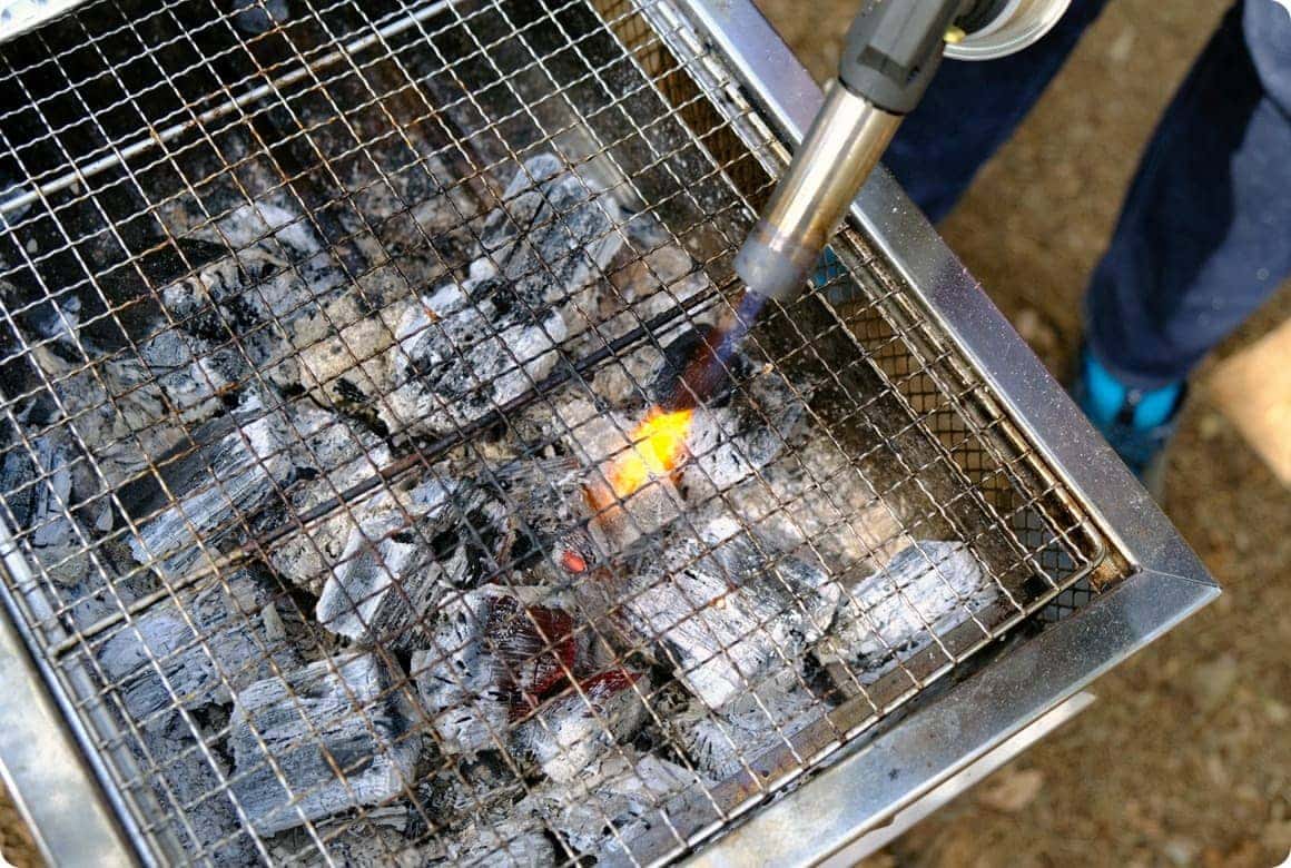 調味料に漬けた肉は、網にタレがこびりつきやすいのがデメリットです。