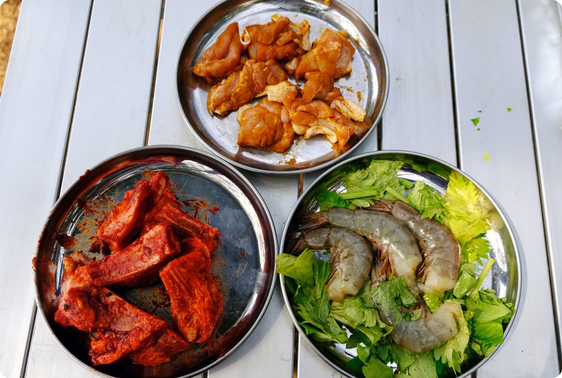 おすすめの組み合わせは、スペアリブ×コチュジャン、カレー粉＆塩×鶏肉、ナンプラー＆セロリ×エビ。