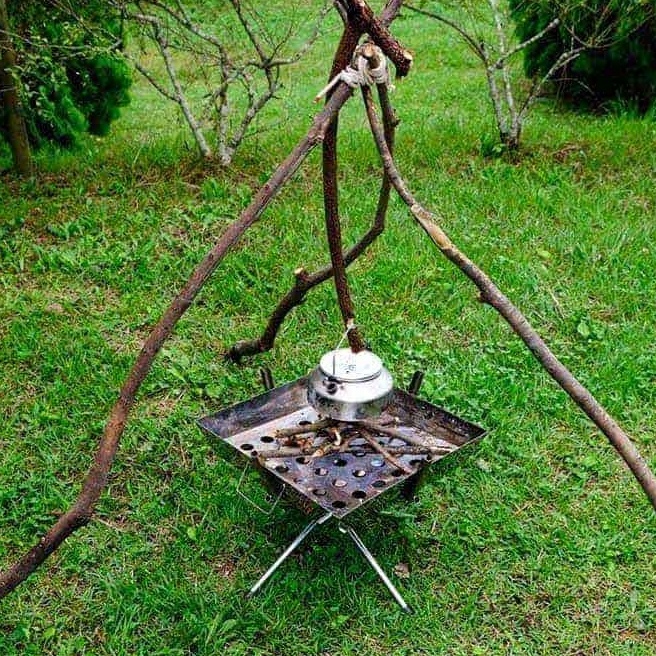 焚き火がもっとかっこ良くなる！木でトライポッドを自作しよう