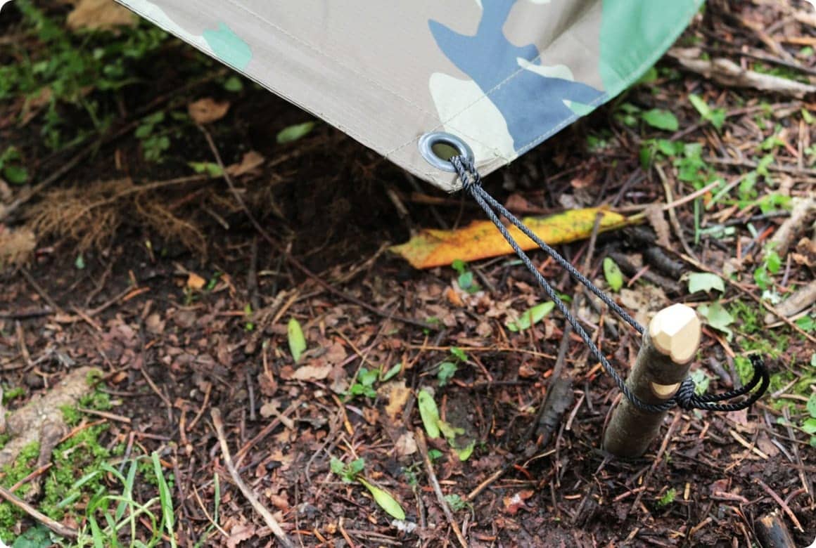 ペグの頭を少し削りましょう