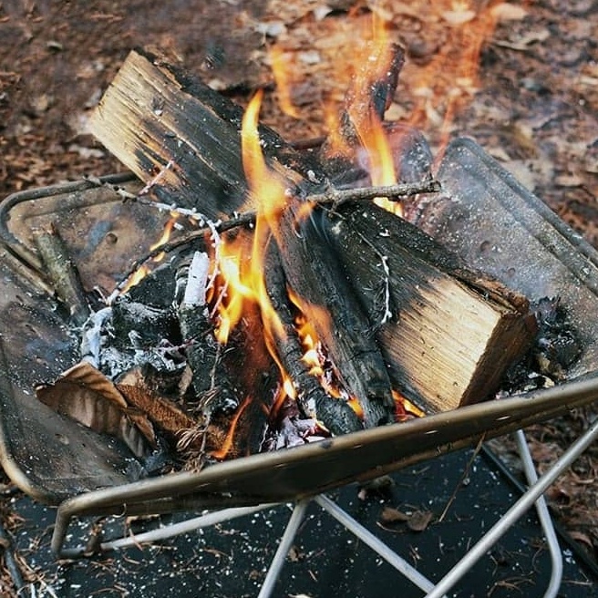炊き火台にも自然にもやさしく！ 焚き火の上手な片付け方