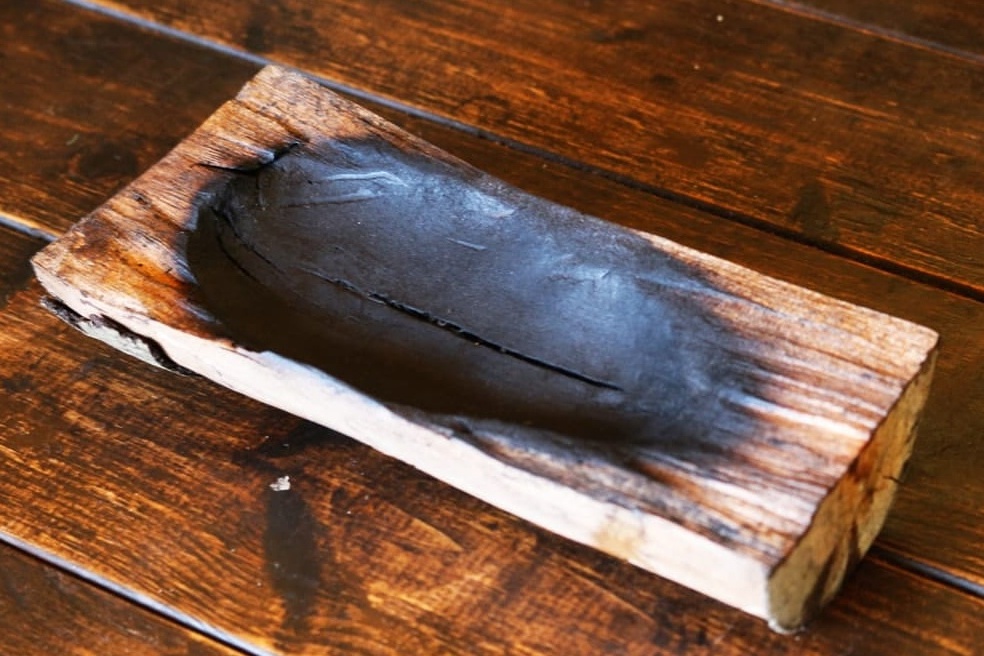 ナイフ不要！お手軽ブッシュクラフト「焚き火彫り」で器を作ろう