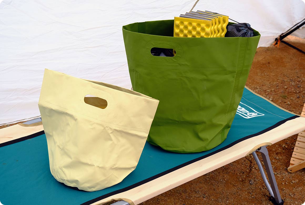 小物は地面に直置きしない