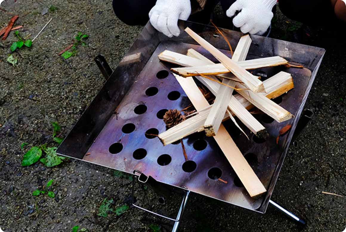 薪は並行に並べるのではなく、米印を作るようにする