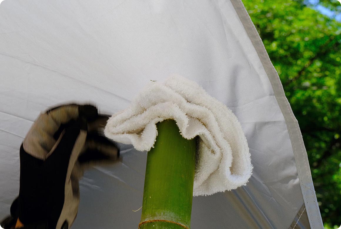 代用ポールはハトメを利用