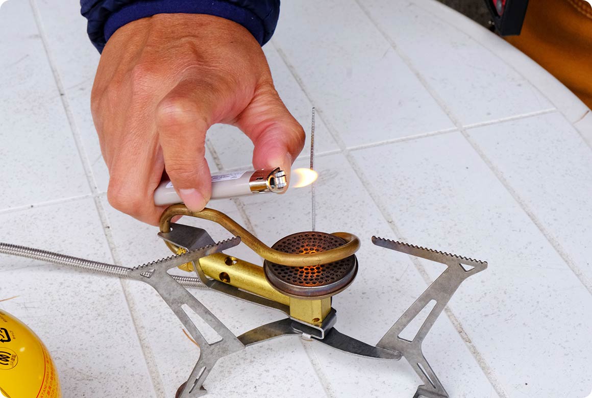 ライターやマッチ、ファイヤースターターなど、ほかのもので着火