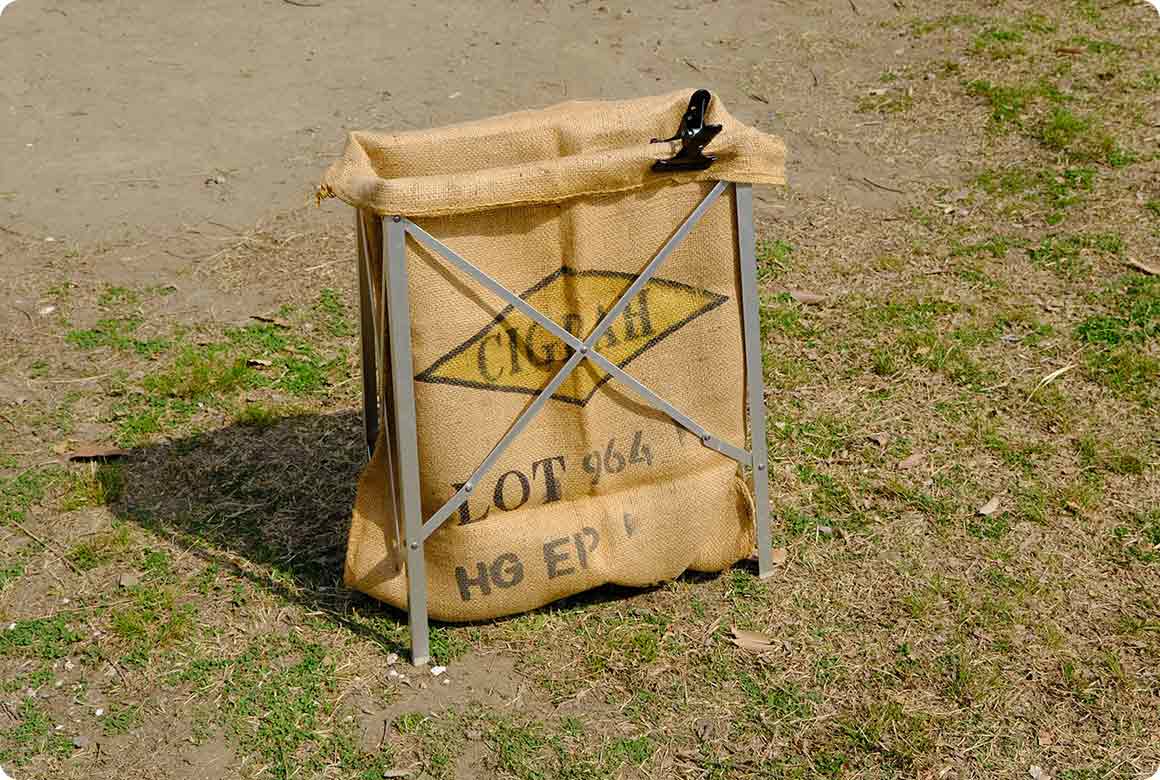 専用のゴミ箱でなくても、ハイスタンドを利用するのも手軽。