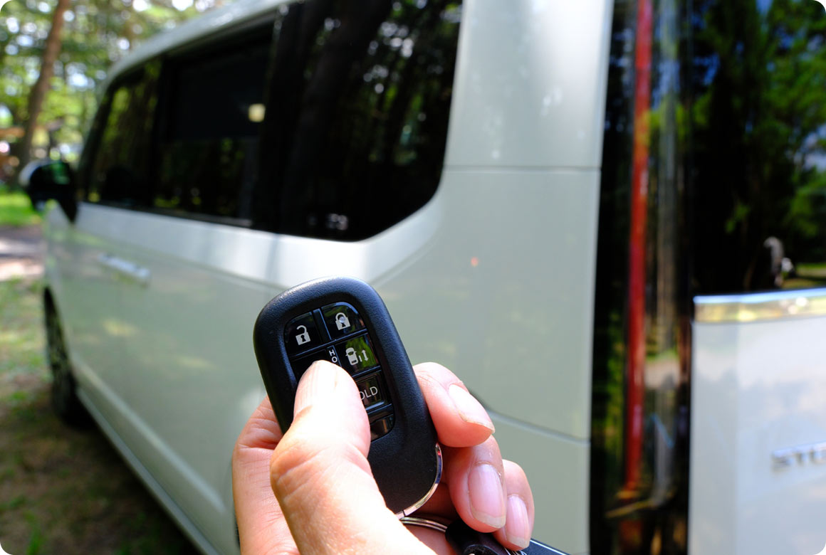 車内からのスマートキーでのロックに注意