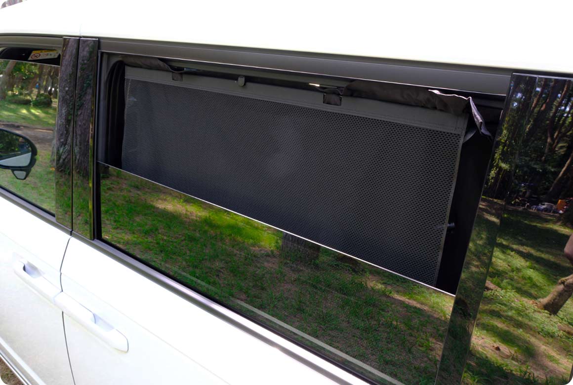 少し窓を開けて湿気を排出する