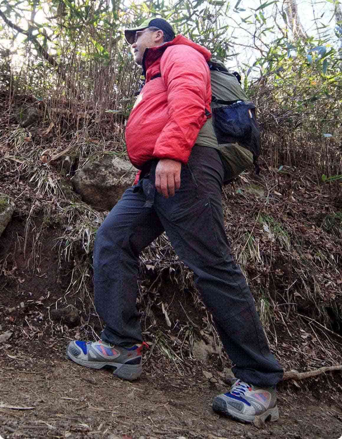 登りでは、バランスを大切に進みましょう。場合によって手も使います