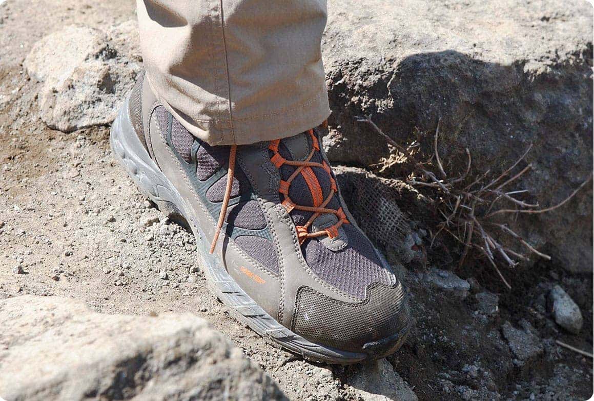 下りでは足の弾力を活かし、足の裏全体で着地するような意識を持ちましょう